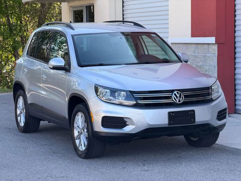 Used 2015 Volkswagen Tiguan SE FWD image 1