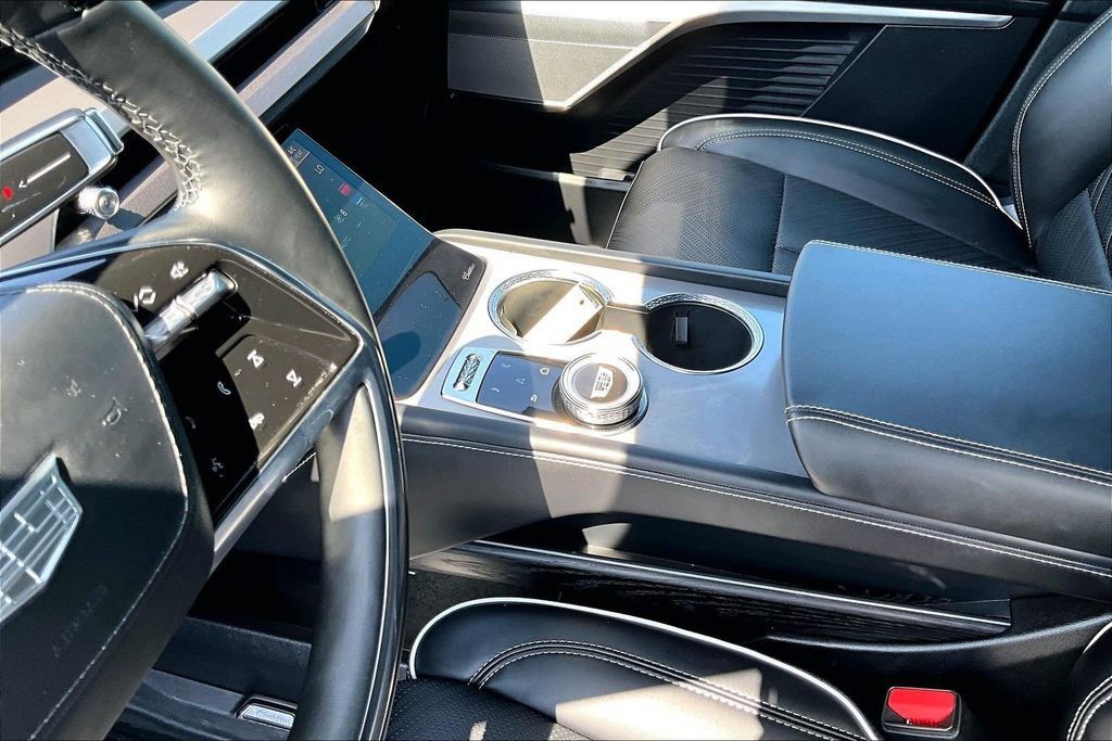 Certified 2026 Cadillac Vistiq Platinum w/ LPO, Floor Liner Package AWD/4WD image 18
