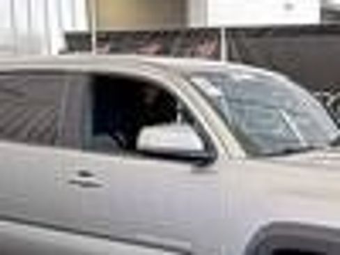 Used 2023 Toyota Tacoma TRD Off-Road AWD/4WD image 17