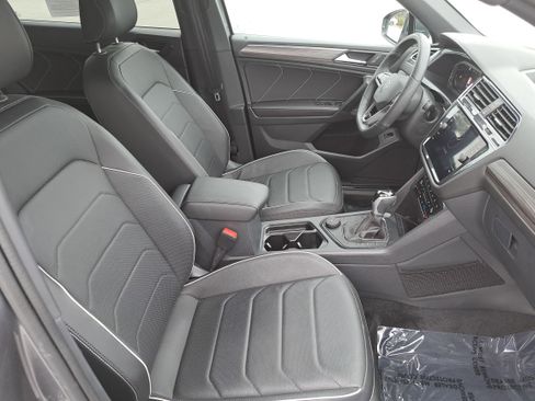 Certified 2024 Volkswagen Tiguan SEL R-Line image 10