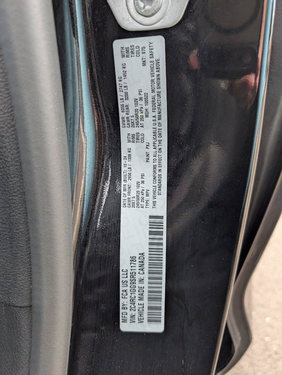 Used 2025 Chrysler Pacifica Limited FWD image 13