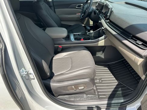 New 2026 Kia Carnival EX FWD image 13