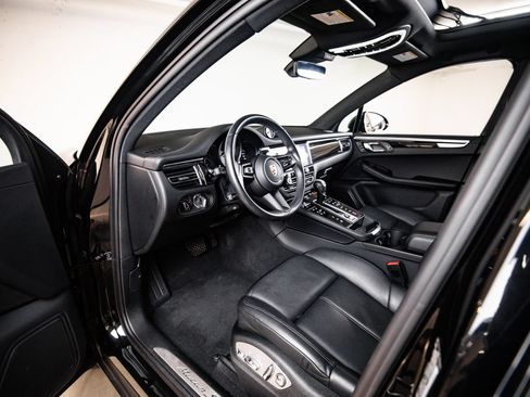 Certified 2023 Porsche Macan S AWD/4WD image 4