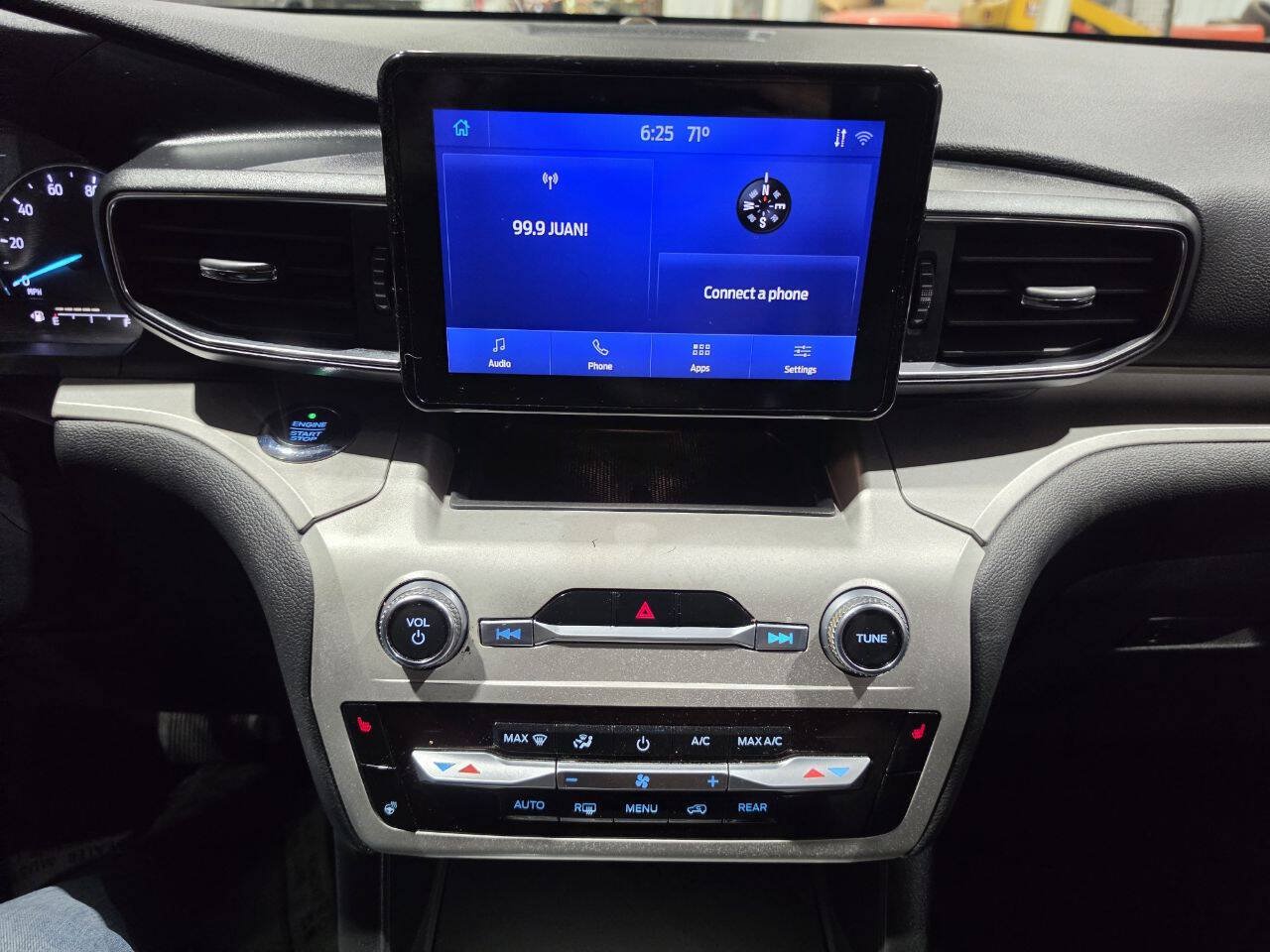 Used 2020 Ford Explorer XLT w/ Equipment Group 202A AWD/4WD image 39