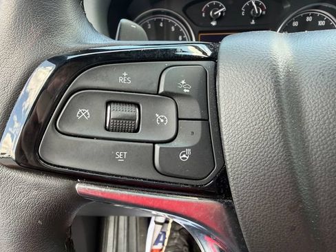 Used 2022 Buick Enclave Essence w/ Sport Touring Edition FWD image 18