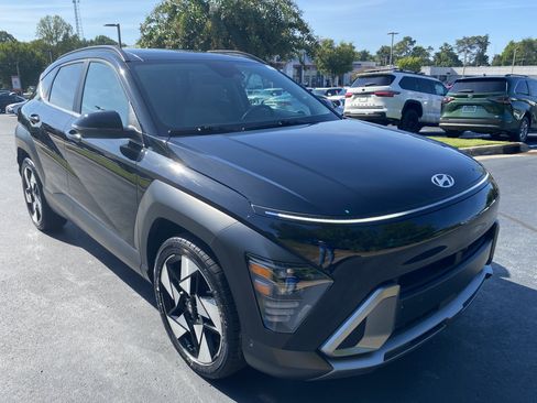 Used 2024 Hyundai Kona Limited FWD image 3