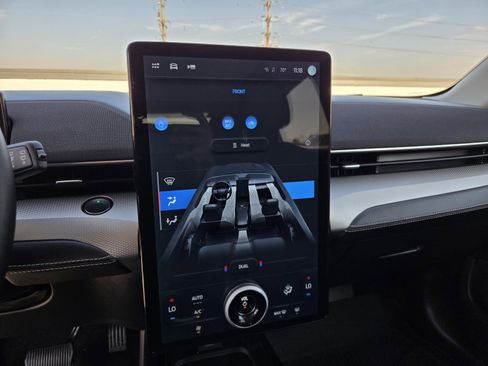 Used 2023 Ford Mustang Mach-E Select image 13