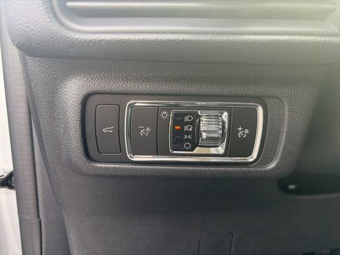 Used 2023 Lincoln Corsair AWD w/ Equipment Group 101A image 16