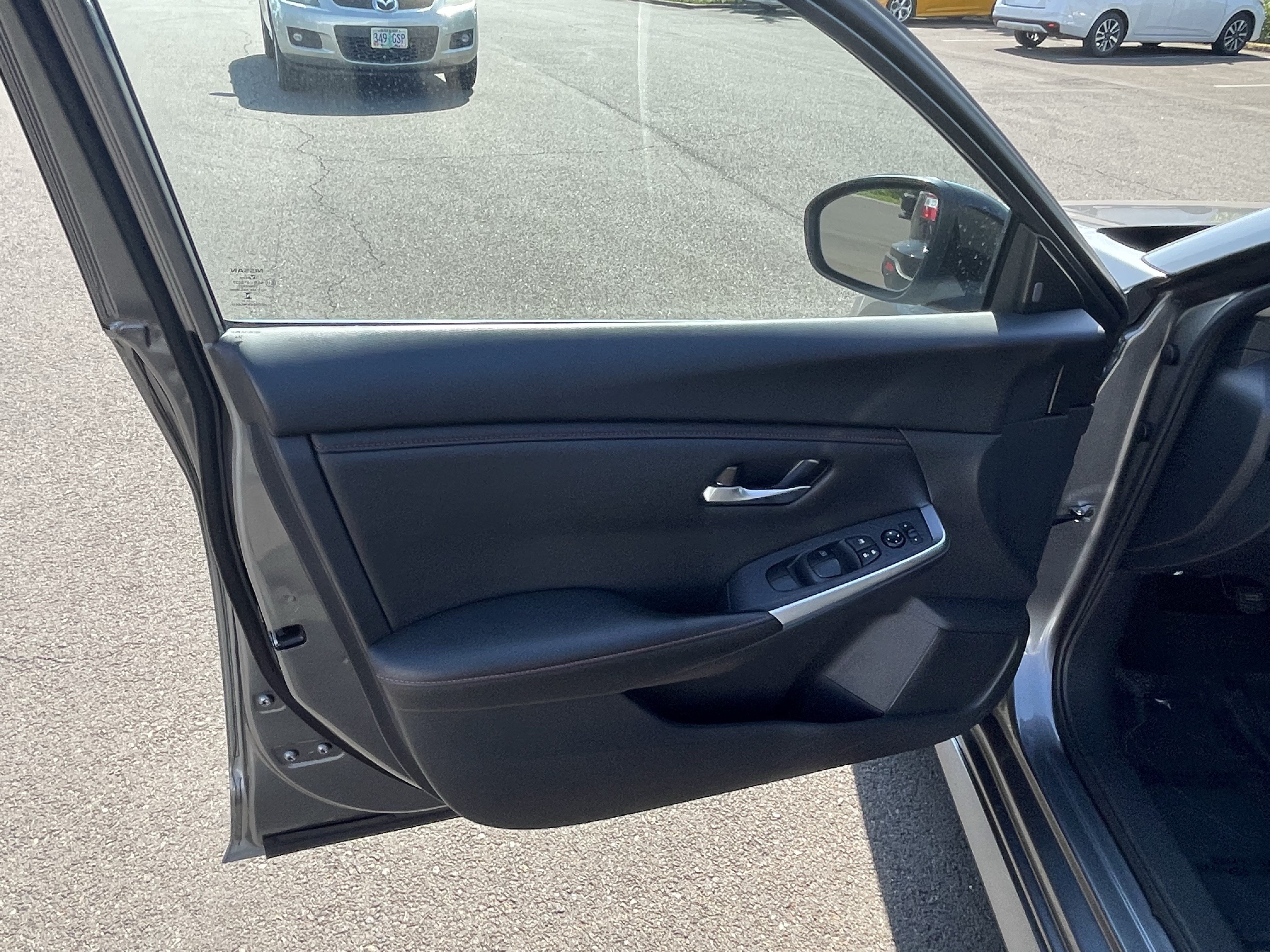 Used 2025 Nissan Sentra SR FWD image 16