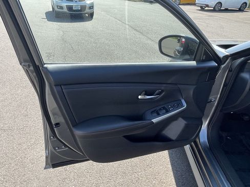 Used 2025 Nissan Sentra SR FWD image 16