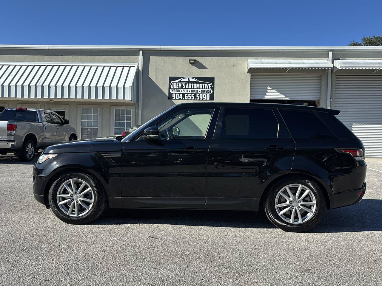 Used 2017 Land Rover Range Rover Sport SE AWD/4WD image 1