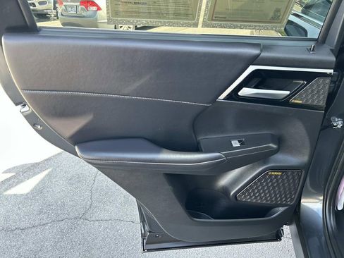 Used 2025 Mitsubishi Outlander SE image 23