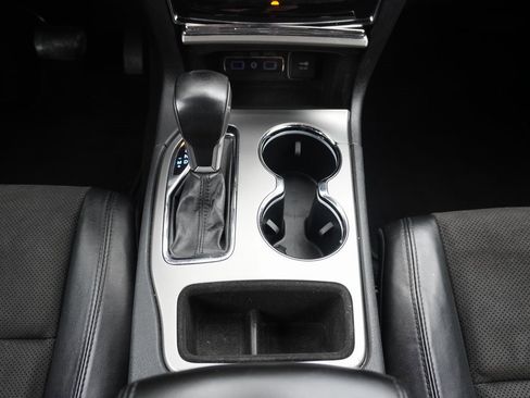 Used 2020 Jeep Grand Cherokee Altitude image 17