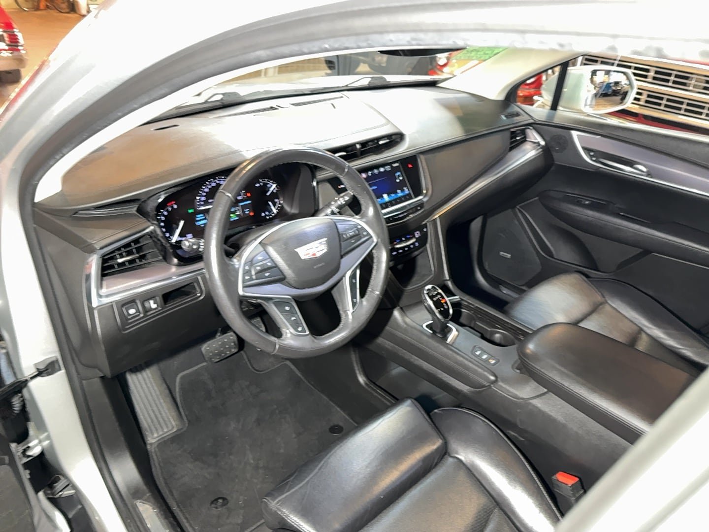 Used 2017 Cadillac XT5 Luxury w/ Driver Awareness Package AWD/4WD image 16
