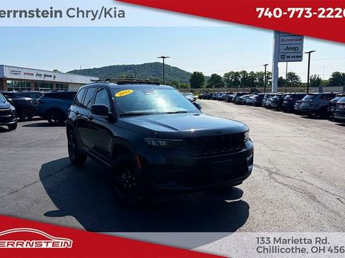 Used 2023 Jeep Grand Cherokee Altitude AWD/4WD image 1