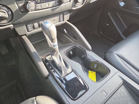 Used 2022 Nissan Frontier PRO-4X w/ Pro-4X Premium Package image 19