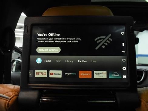 Used 2022 Chrysler Pacifica Pinnacle image 32