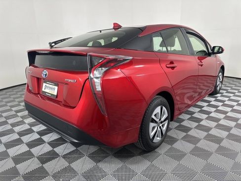 Used 2016 Toyota Prius Three image 3