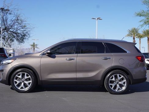 Used 2019 Kia Sorento EX image 2