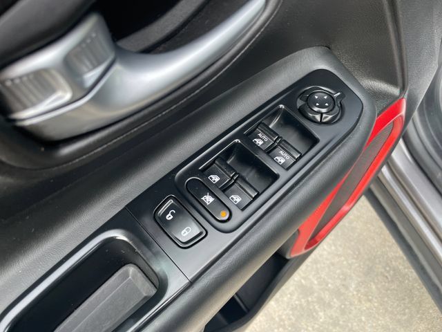 Used 2017 Jeep Renegade Trailhawk AWD/4WD image 21