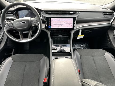 New 2026 Jeep Grand Cherokee Altitude image 6