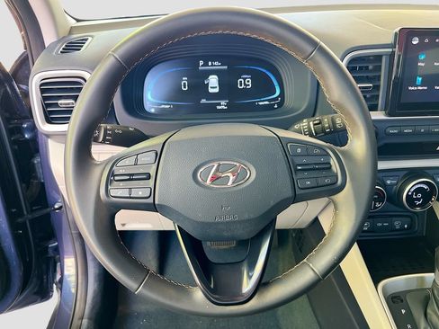 Used 2024 Hyundai Venue Limited FWD image 11