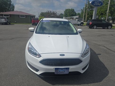 Used 2017 Ford Focus SE w/ Cold Weather Package FWD image 21