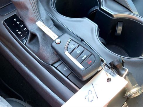 Used 2022 Toyota Camry SE FWD image 13