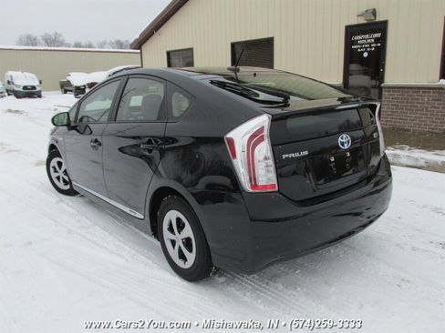 Used 2015 Toyota Prius Five image 4