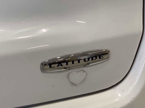 Used 2018 Jeep Compass Latitude w/ Popular Equipment Group AWD/4WD image 12