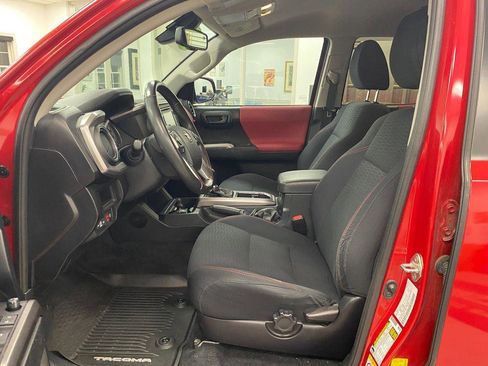 Used 2019 Toyota Tacoma SR5 image 8