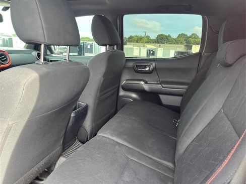 Used 2016 Toyota Tacoma TRD Sport w/ Premium & Technology Package AWD/4WD image 10