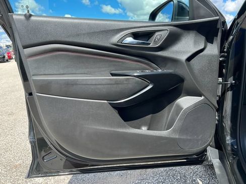 Used 2024 Chevrolet Trax RS FWD image 13