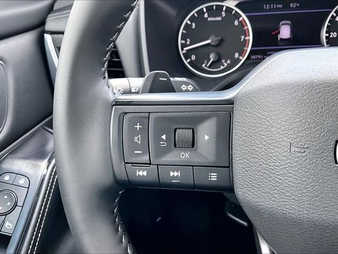 Used 2025 Nissan Rogue SV FWD image 22