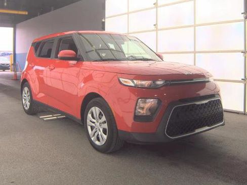 Used 2022 Kia Soul LX FWD image 2