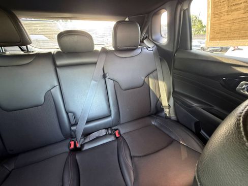 Used 2025 Jeep Compass Trailhawk AWD/4WD image 36