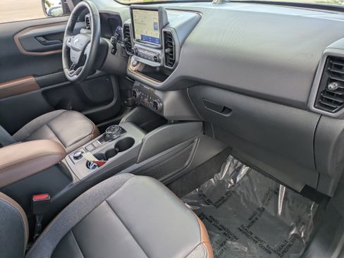 Used 2022 Ford Bronco Sport Outer Banks w/ Tech Package AWD/4WD image 12