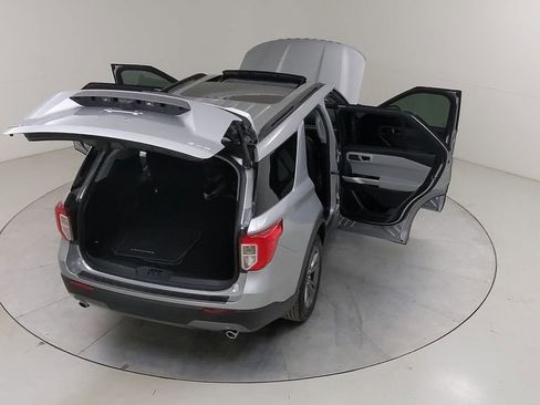 Certified 2022 Ford Explorer XLT w/ XLT Sport Appearance Package AWD/4WD image 53