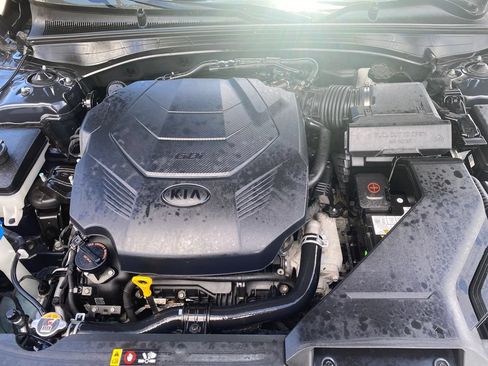 Used 2017 Kia Cadenza Premium w/ Luxury Package FWD image 28