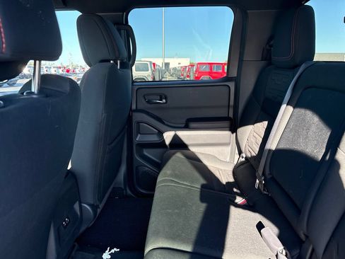 Used 2025 Nissan Frontier PRO-4X AWD/4WD image 11