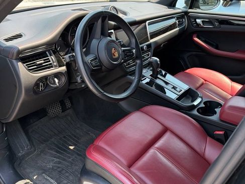 Certified 2023 Porsche Macan AWD/4WD image 4