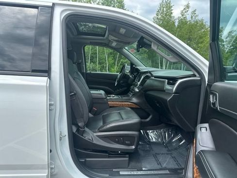 Used 2020 Chevrolet Suburban Premier AWD/4WD image 12