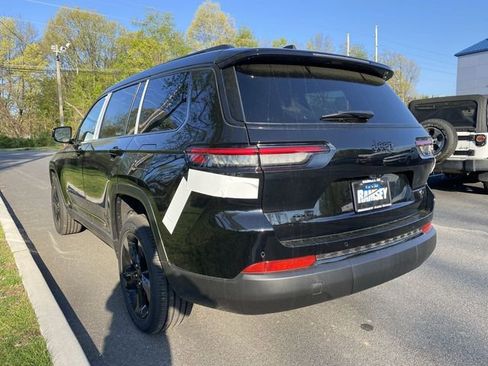 Used 2023 Jeep Grand Cherokee L Laredo AWD/4WD image 5