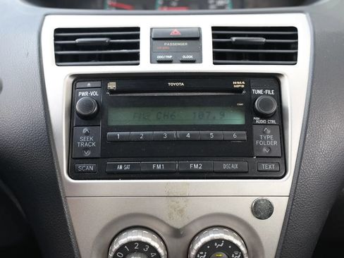 Used 2009 Toyota Yaris Sedan w/ Convenience Pkg FWD image 31