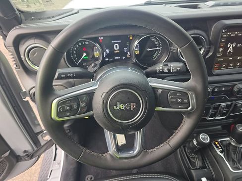 Used 2023 Jeep Wrangler Unlimited Sahara w/ Cold Weather Group AWD/4WD image 6