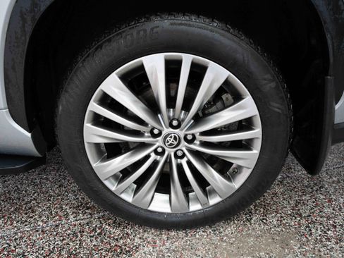 Used 2024 Toyota Highlander Platinum image 27