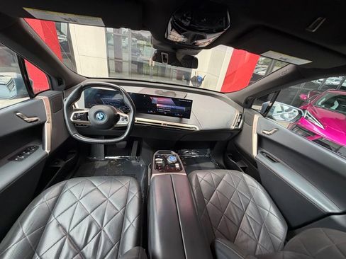Used 2023 BMW iX xDrive50 w/ Sport Package AWD/4WD image 23