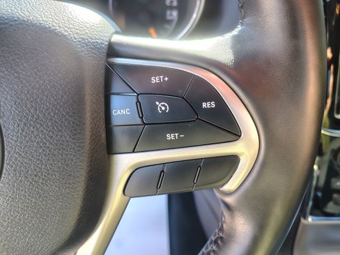 Certified 2021 Jeep Grand Cherokee Laredo AWD/4WD image 32