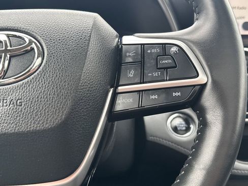 Used 2023 Toyota Highlander Platinum AWD/4WD image 22