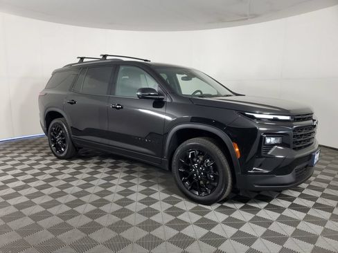Used 2026 Chevrolet Traverse LT w/ Midnight/Sport Edition FWD image 1
